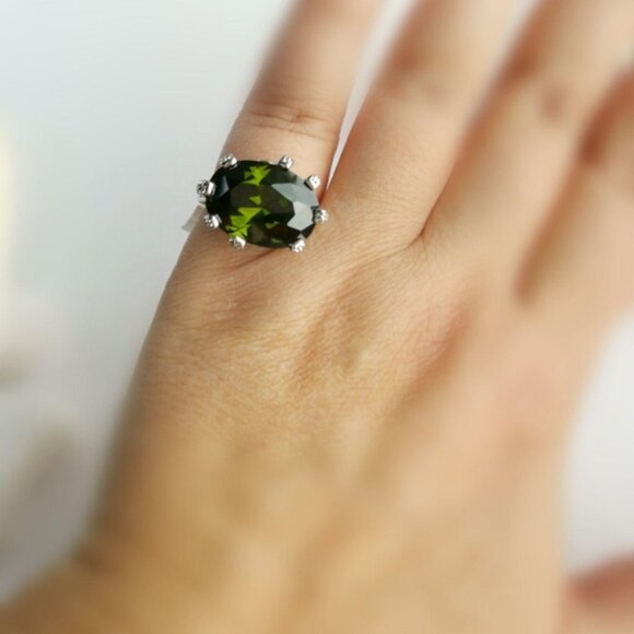 Green CZ Cocktail ring size 7 - Picture 6 of 6